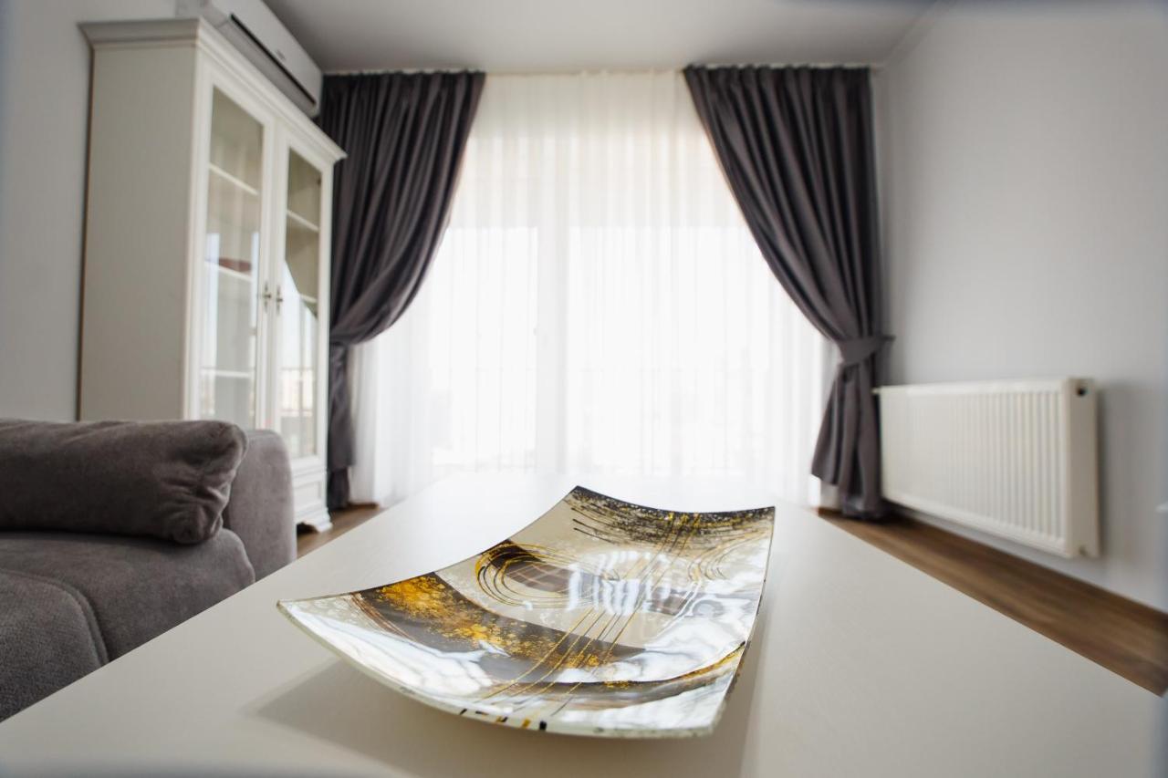Bright & Elegant Central Apartment Oradea Eksteriør billede