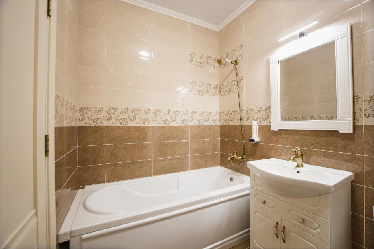 Bright & Elegant Central Apartment Oradea Eksteriør billede